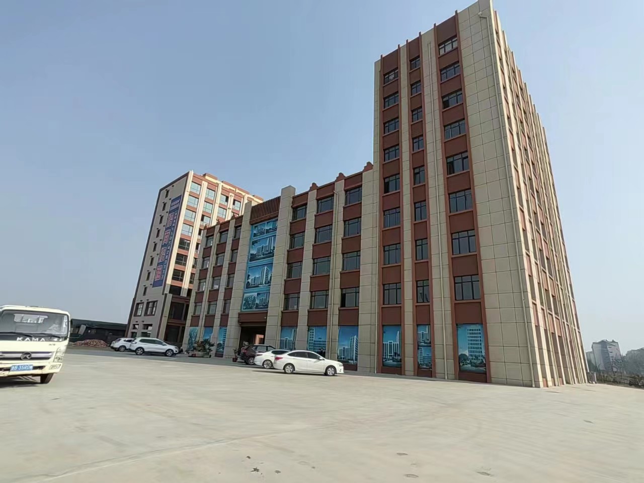 山东青岛某商务型酒店出租(待装修)