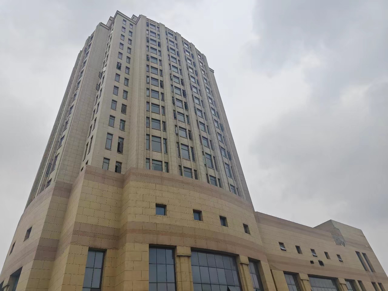 浙江湖州某商务型酒店出租(待装修)